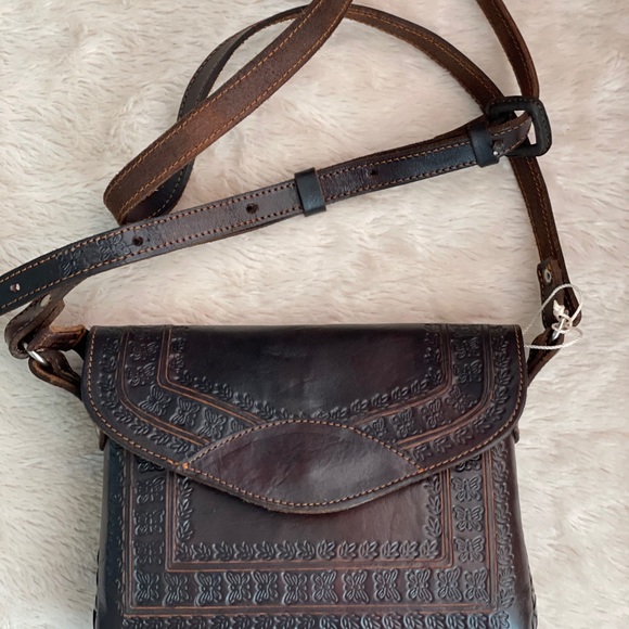 Leather crossbody - Picture 9 of 10
